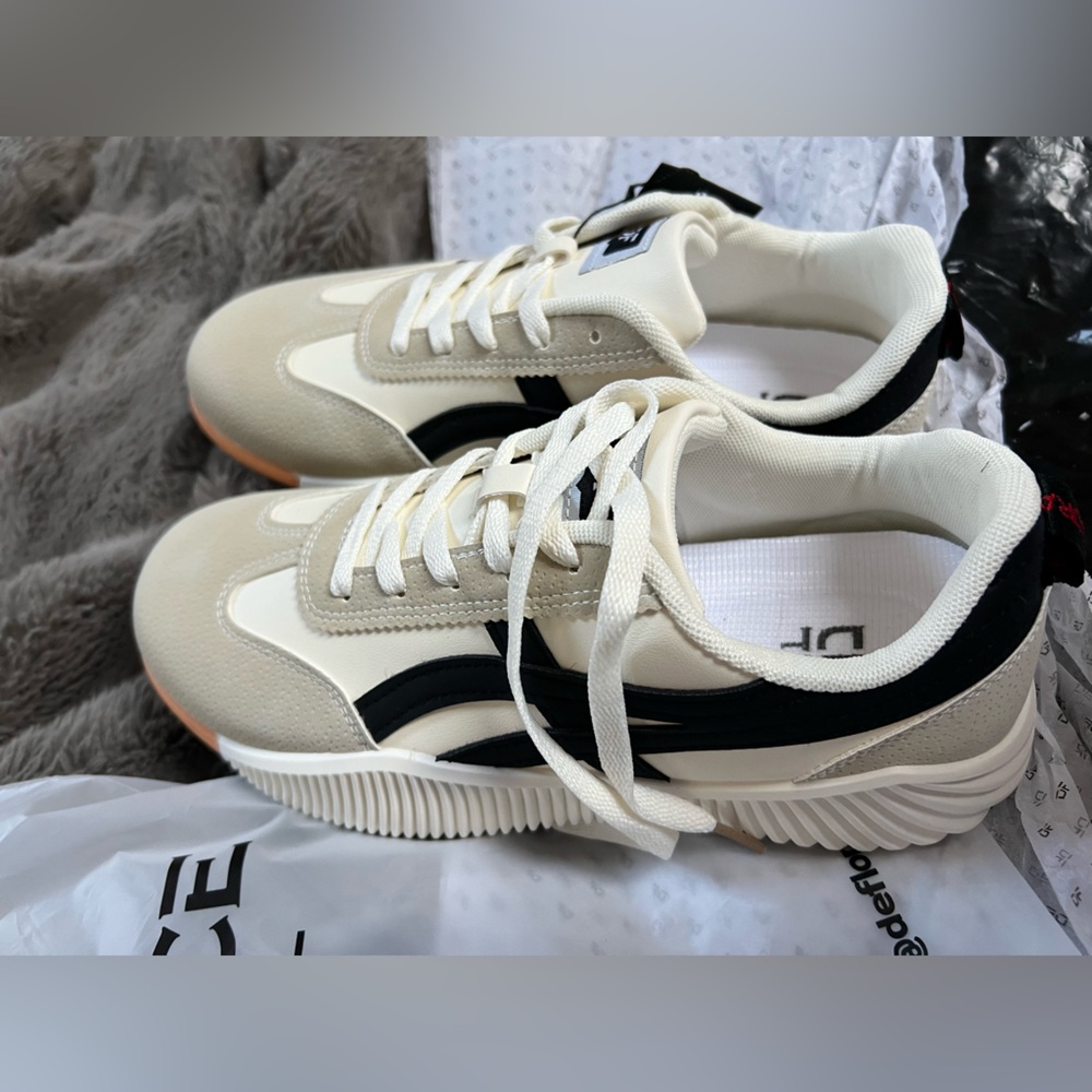 De Florance Cloudea Women's Sneakers white/Black, Size 10 NWT